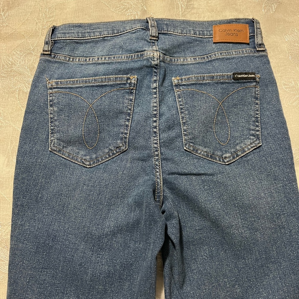 Beautiful Calvin Klein women jeans size 4/27 in great condition